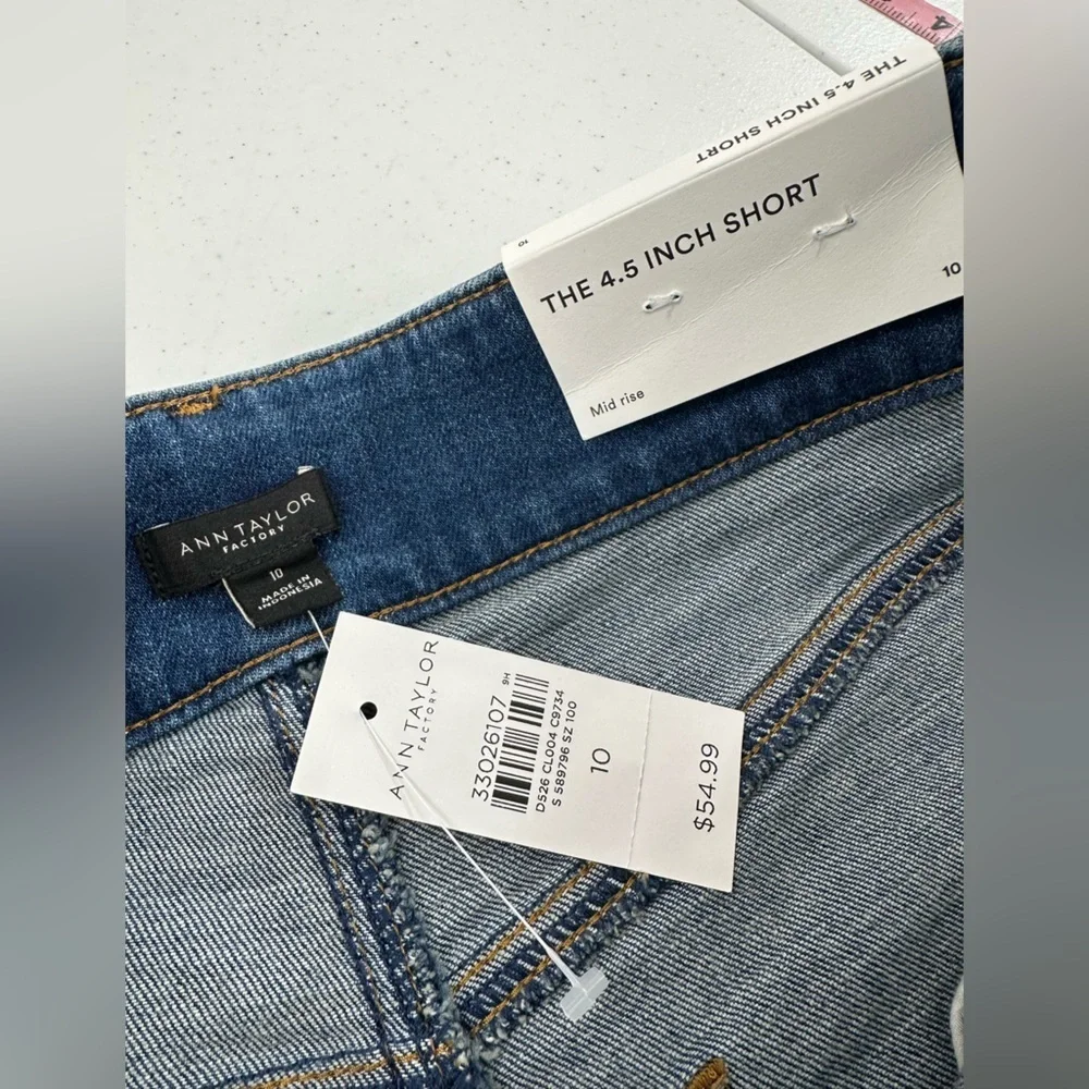 Ann Taylor Factory The 4.5 Inch Denim Shorts Mid Rise Classic Blue Jean Size 10